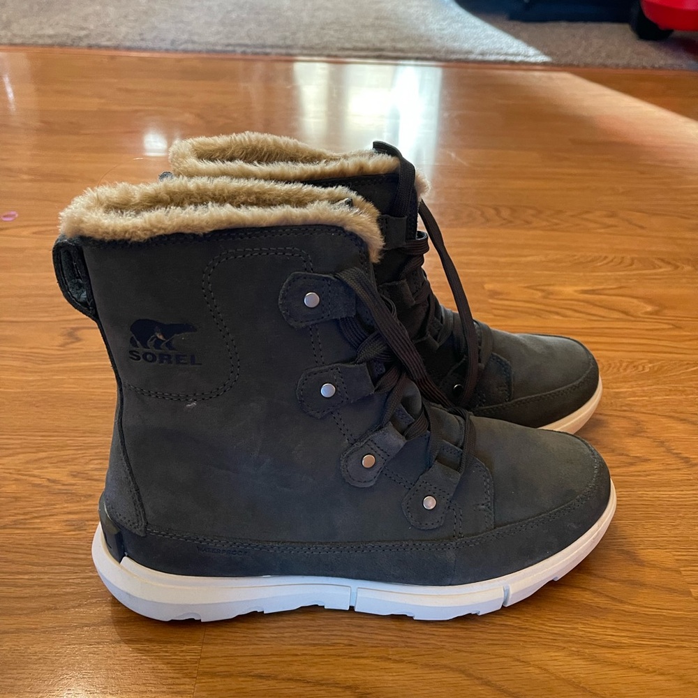 Sorel Cream and Black Boots with Fur Interior